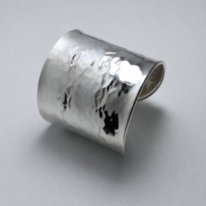 Hand-hammered sterling silver cuff bracelet 925 — Preziose Follie Trieste